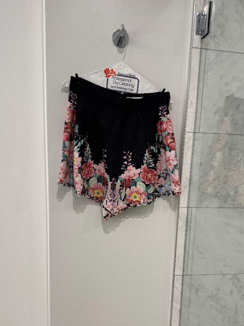 ZIMMERMAN Bellitude black & Floral-Print Linen Shorts sz 2